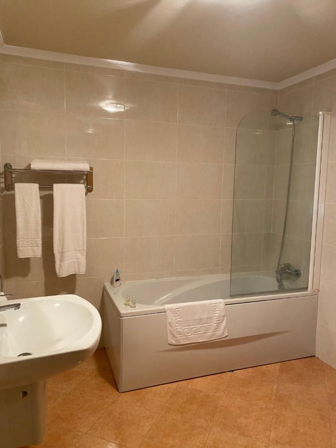 Hotel Av Apartamentos Lobios Bagian luar foto