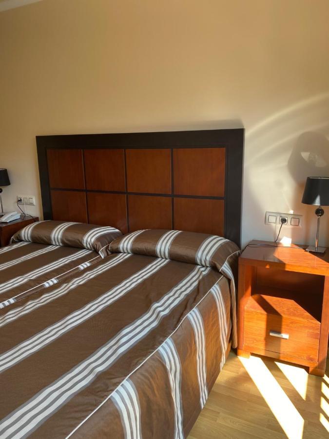 Hotel Av Apartamentos Lobios Bagian luar foto