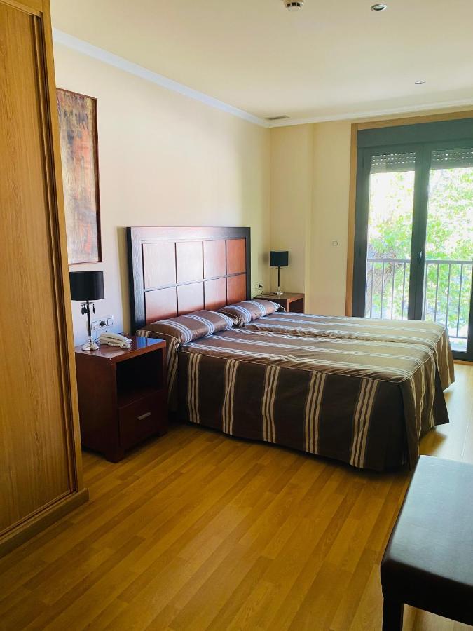 Hotel Av Apartamentos Lobios Bagian luar foto