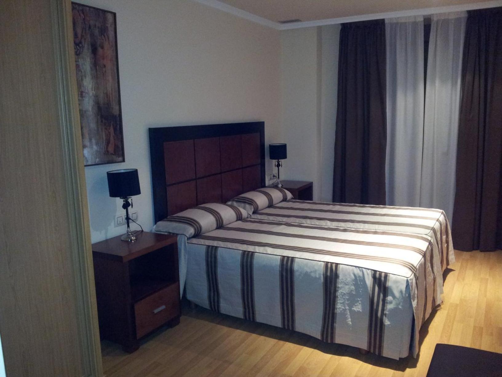 Hotel Av Apartamentos Lobios Bagian luar foto