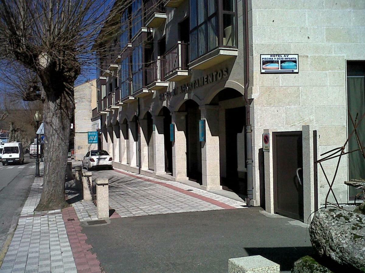 Hotel Av Apartamentos Lobios Bagian luar foto