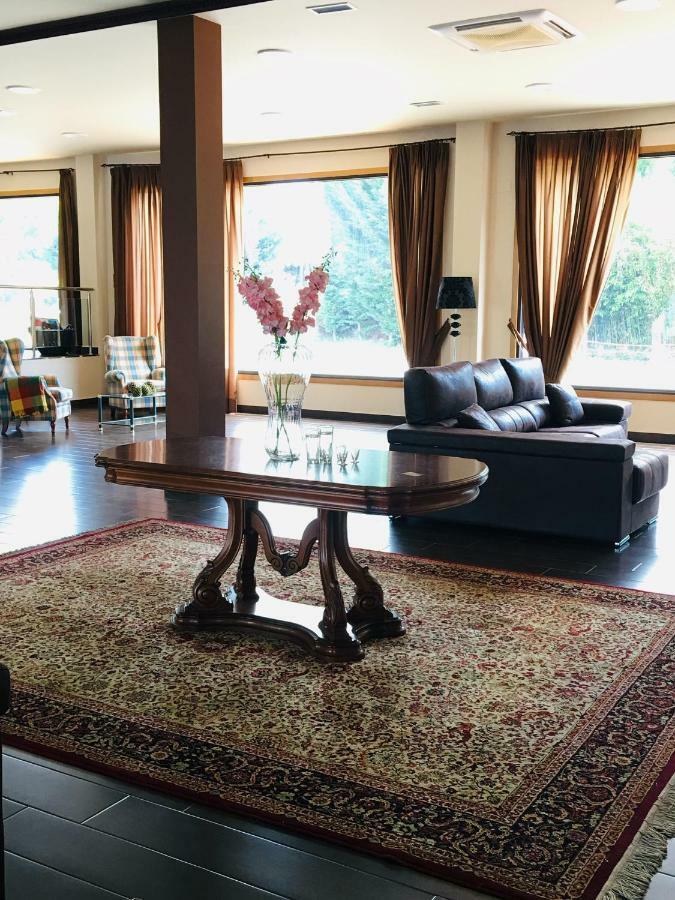 Hotel Av Apartamentos Lobios Bagian luar foto