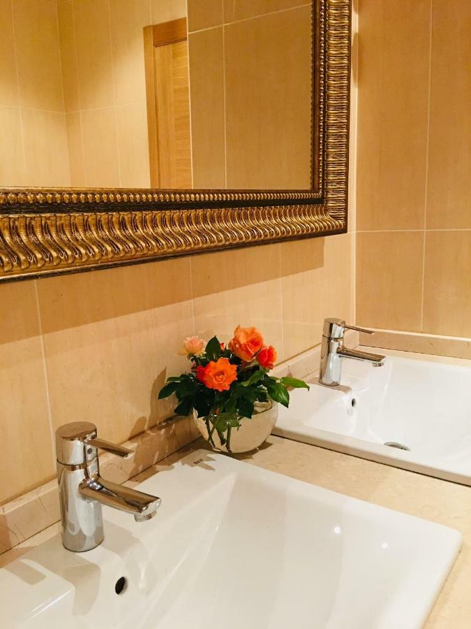 Hotel Av Apartamentos Lobios Bagian luar foto