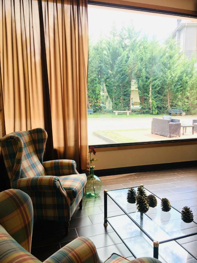 Hotel Av Apartamentos Lobios Bagian luar foto