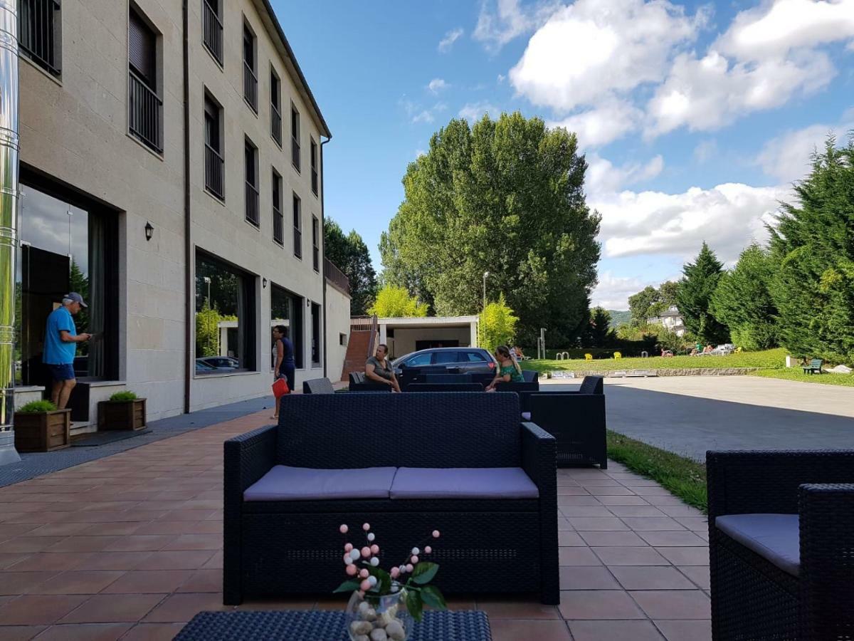 Hotel Av Apartamentos Lobios Bagian luar foto